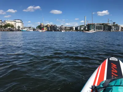 Se upp för pendelbåtar när du korsar vid Sickla
